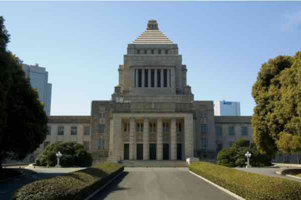 政治家への仮想通貨の献金は規制対象外 日本政府閣議決定